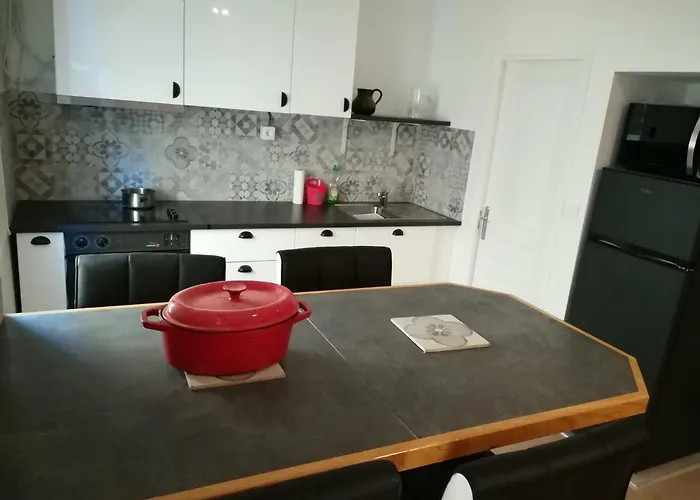 T3 Place Sadi Carnot * La Ciotat